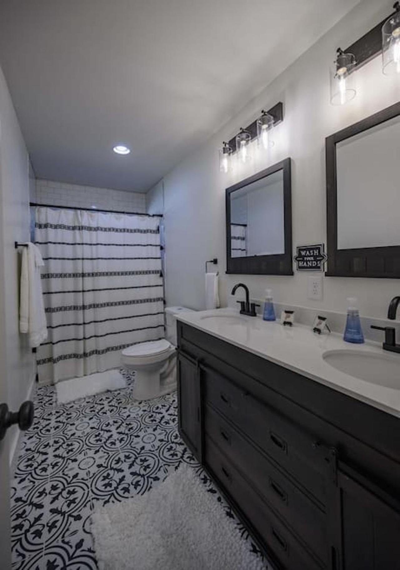 Gorgeous Renovated Home With Large & Private Lot Winchester Εξωτερικό φωτογραφία